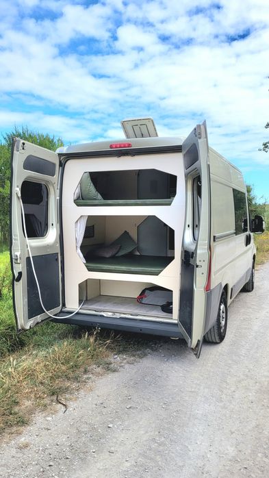Aluga-se autocaravana para férias

Características:
• Dormida para 4 p