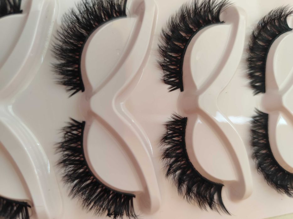 Sztuczne rzęsy na pasku na klej 5 par