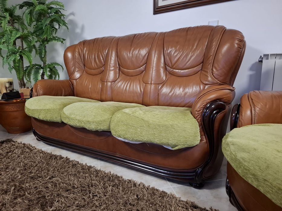 Sofas em pele em bom estado