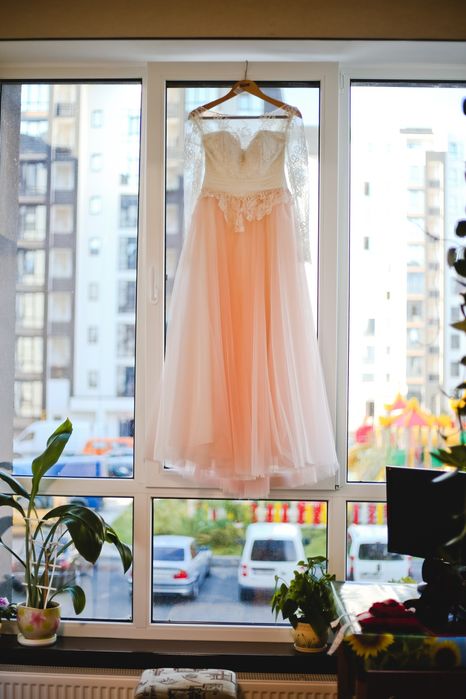 Святкове або весільне плаття