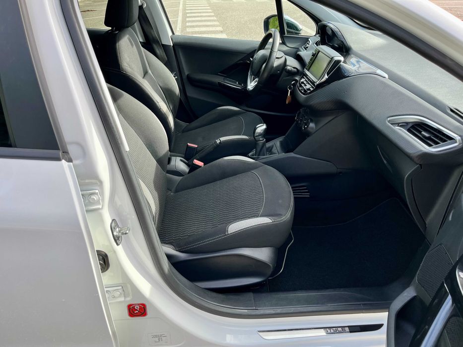 Peugeot 208 1.6 BlueHDi Style