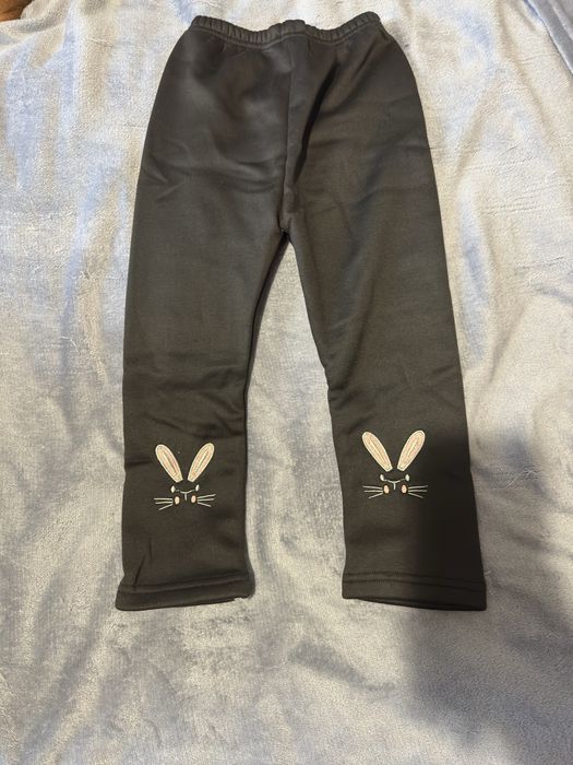 Штани на дівчику