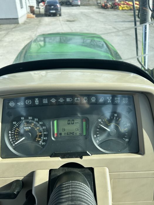 Ciągniki John Deere 6120 z ładowaczem -sprowadzony