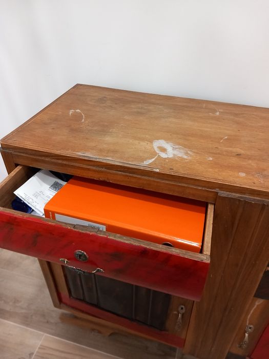 Cómoda antiga vintage