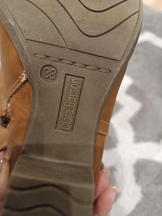 Kozaki na obcasie Clara Barson 38
