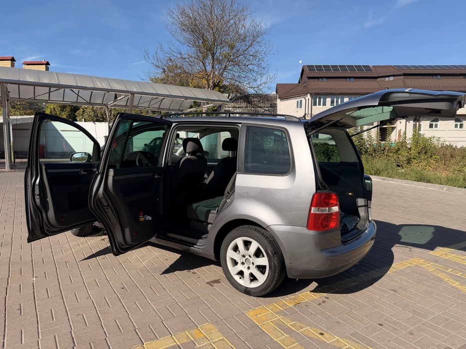 Volkswagen touran