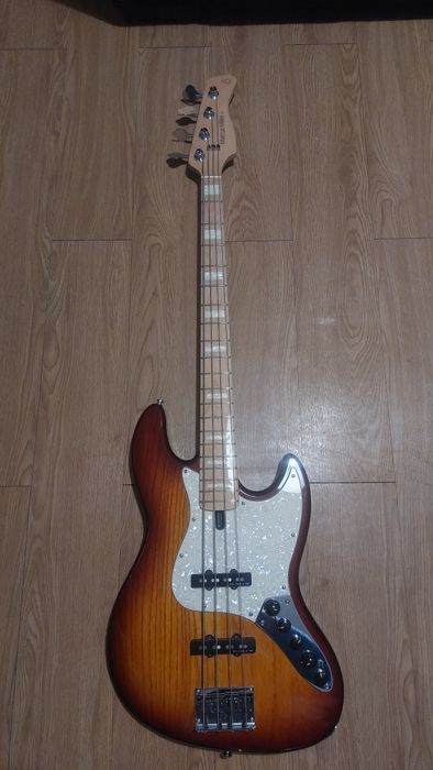 Baixo Marcus Miller V7 Sire - Swamp Ash