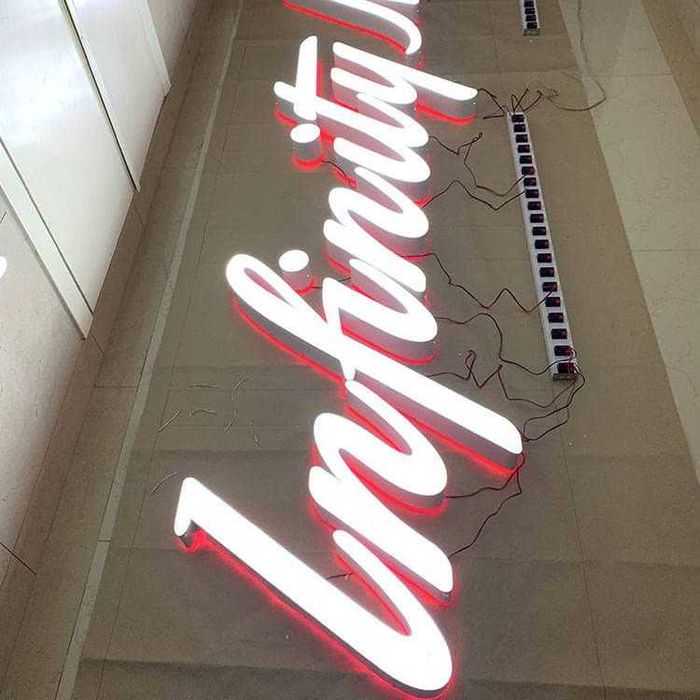Letras Luminosas LED 3D Personalizadas para Espaços Comerciais