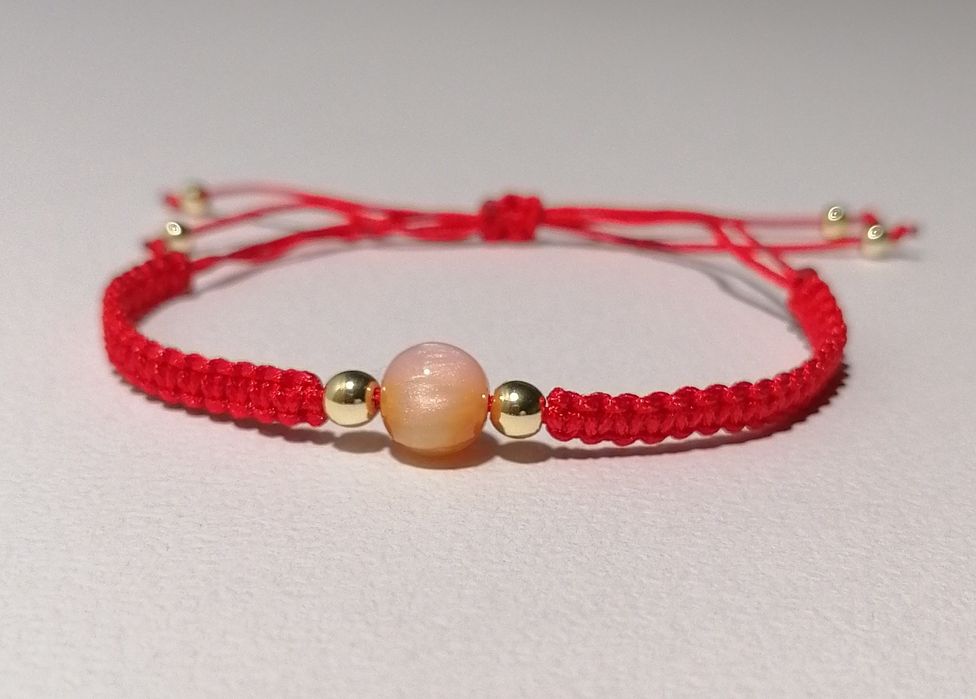 Bransoletka makramowa czerwona