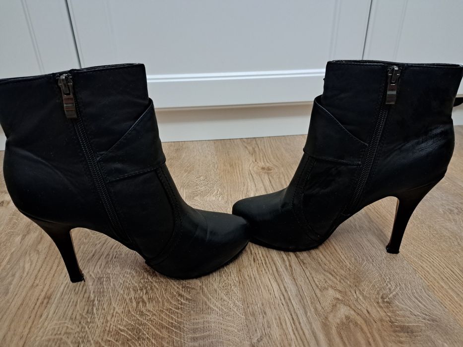 Botki na szpilce r.38