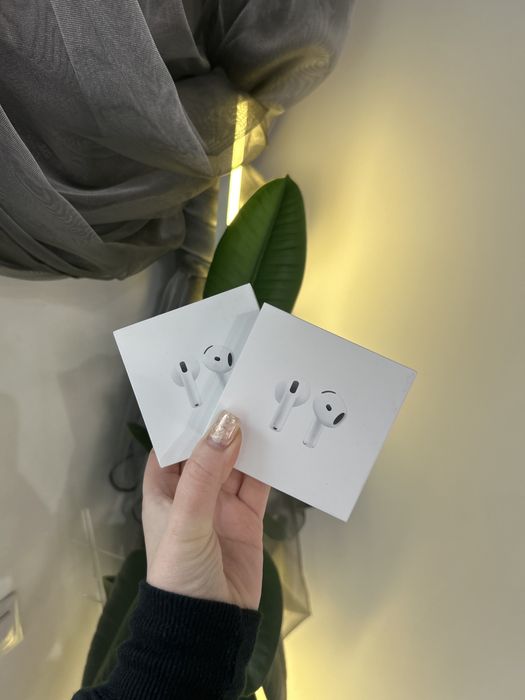 Нові Apple AirPods 4