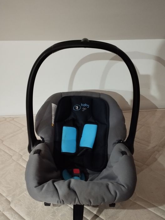 Carrinho de bebe com ovo de bebe