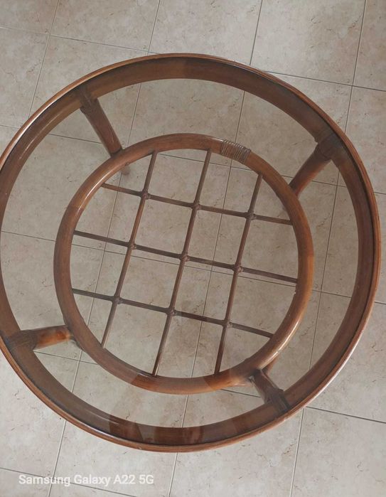 Mesa de apoio com tampo em vidro