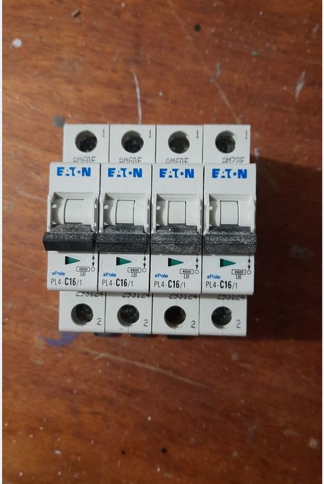 Електрощиток з автоматами