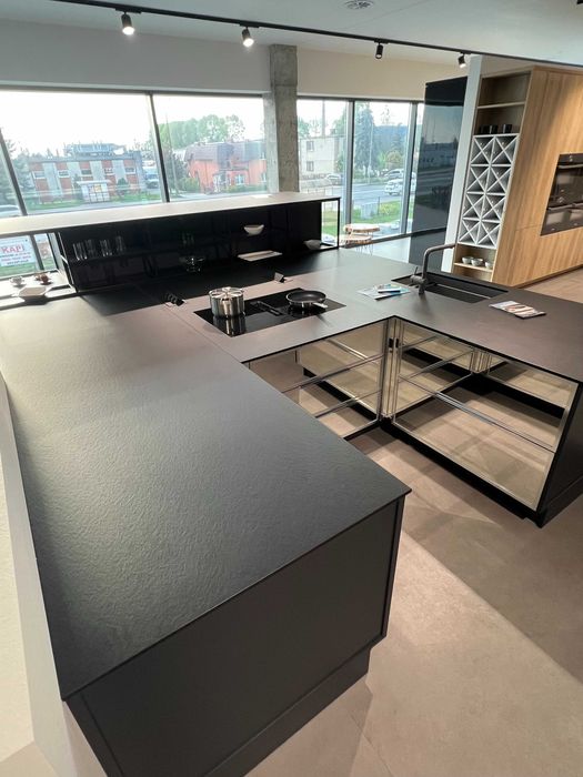 Meble kuchenne -wyspa ,blat HPL , okucia Blum nowe sprzedam.