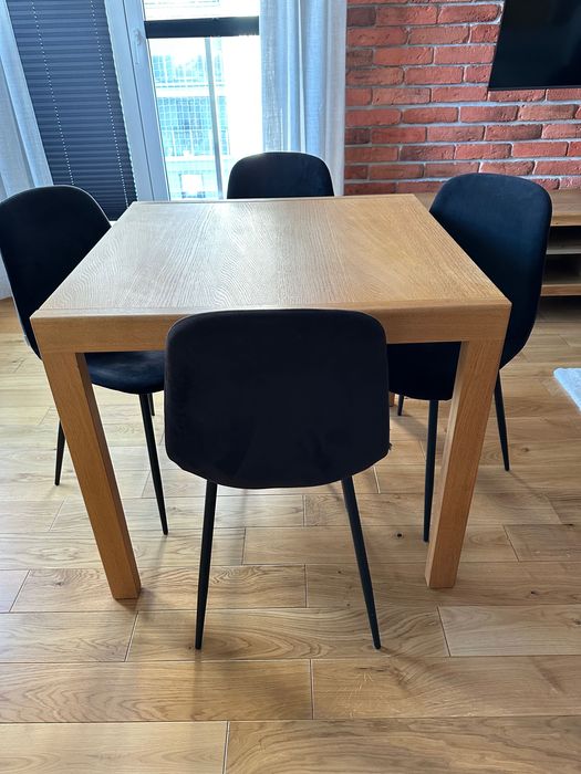 4 krzesła tapicerowane czarne – komplet, bardzo dobry stan