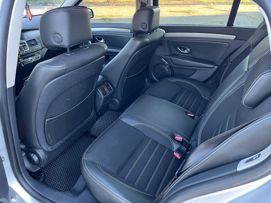 RENAULT LAGUNA 2012 Рено Лагуна
