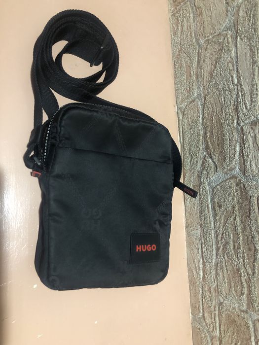 Продам сумку месенжер Hugo в хорошем состоянии.
