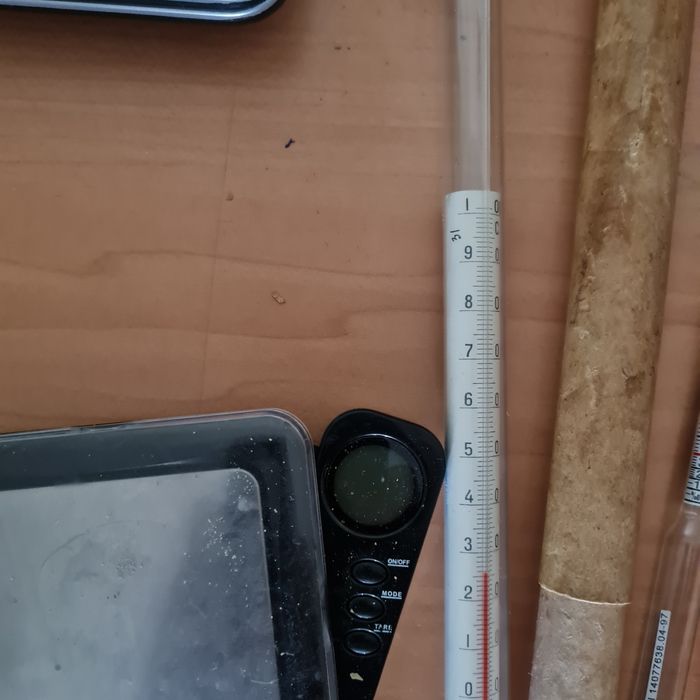 Спиртометри  для пива , шнапса ,горілки, ваги ,термометр.