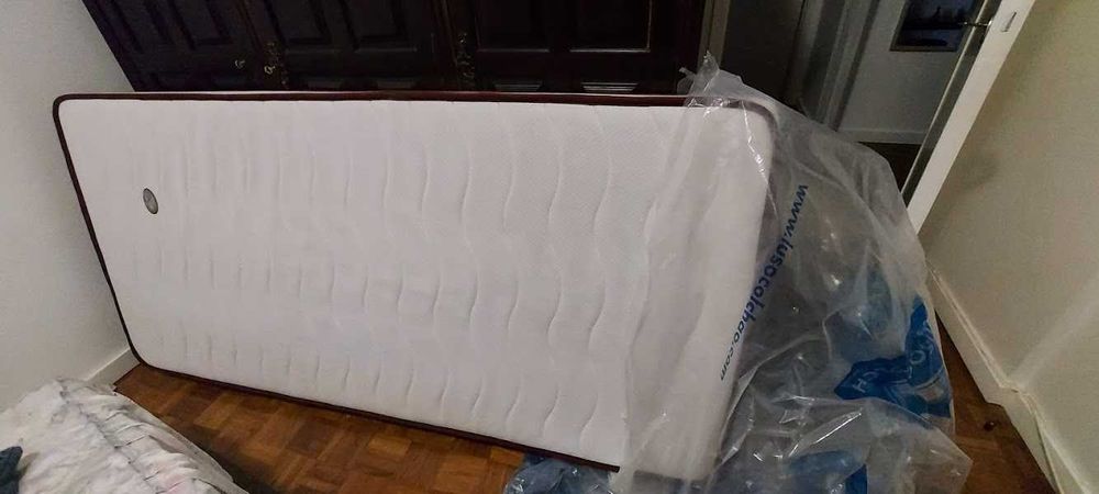 Colchão viscoelástico semi NOVO