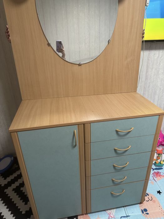 Комод , трюмо з зеркалом