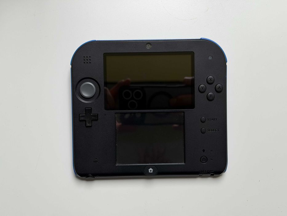 Nintendo 2DS + 3 gry + akcesoria