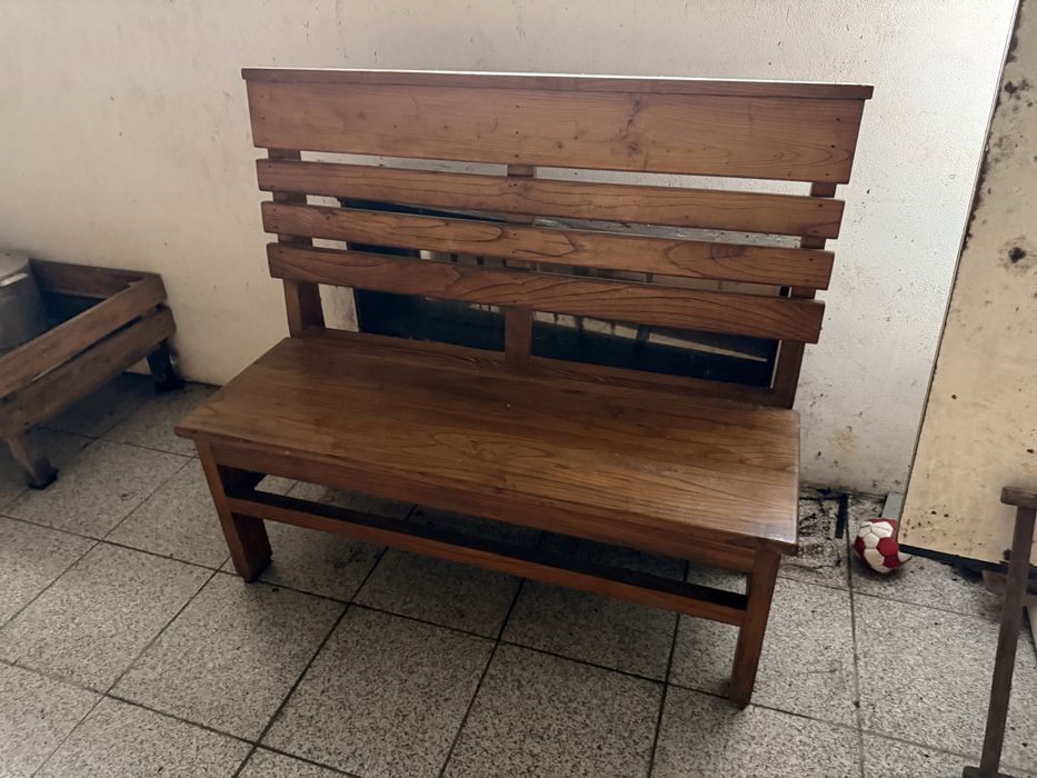 Móveis usados em Pinho e Castanho