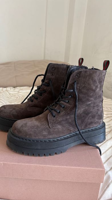 Bota Feminina BROWNIE Camurça Marrom | Solado Tratorado | Nº 37