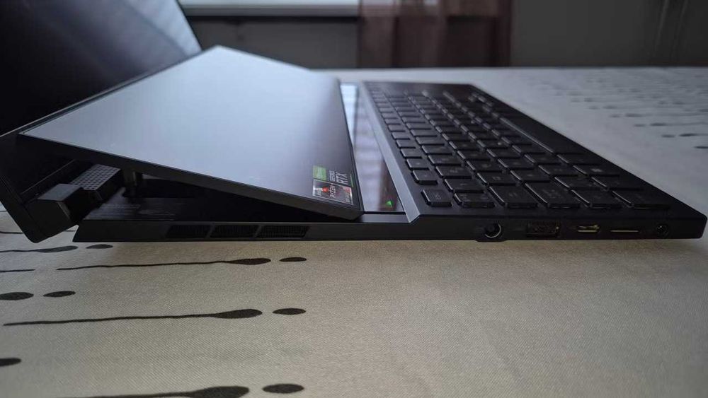 Laptop ASUS ROG Zephyrus Duo 16 2022r.