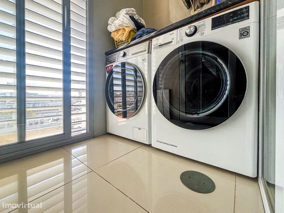 Apartamento T2 mobilado com garagem e elevador para arrendar no centro