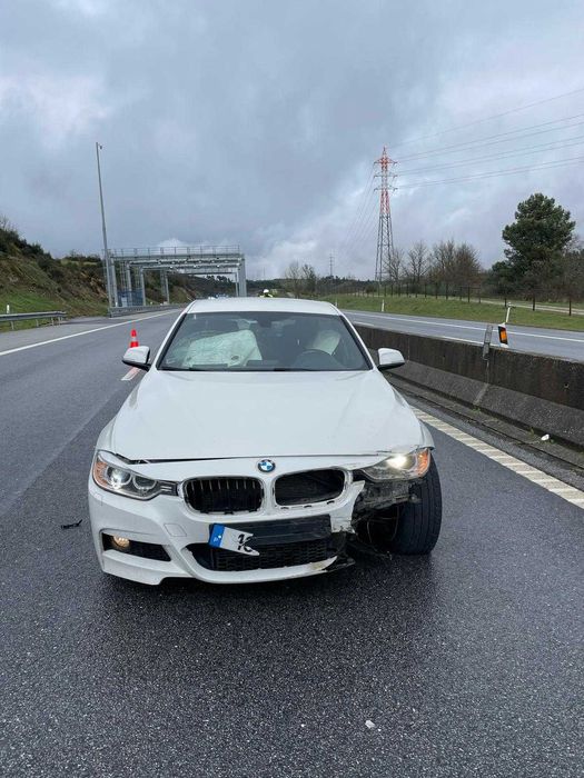 BMW 318D PACK M Acidentado