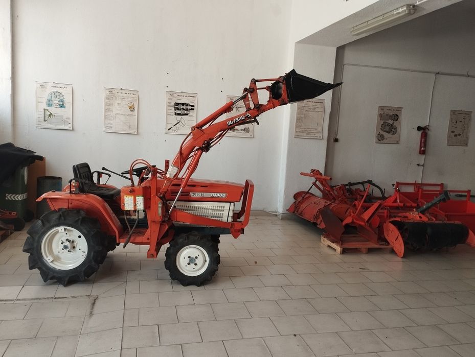 kUBOTA B1400 /// Frontal /// Capinadeira /// Transporte