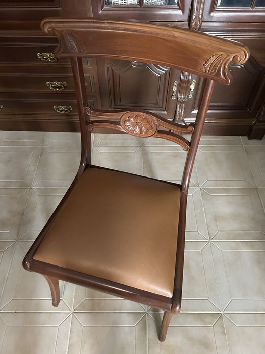 Mesa de jantar com cadeiras