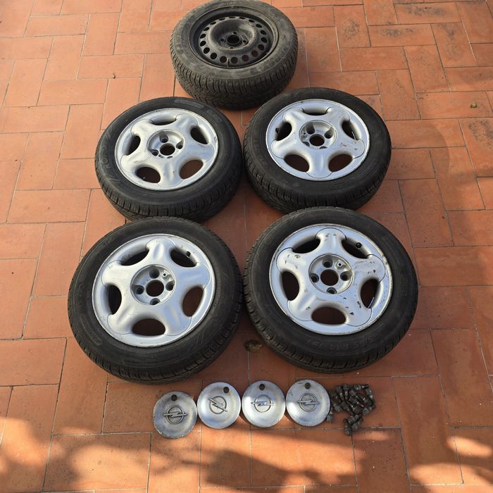 Jantes com pneus novos corsa b