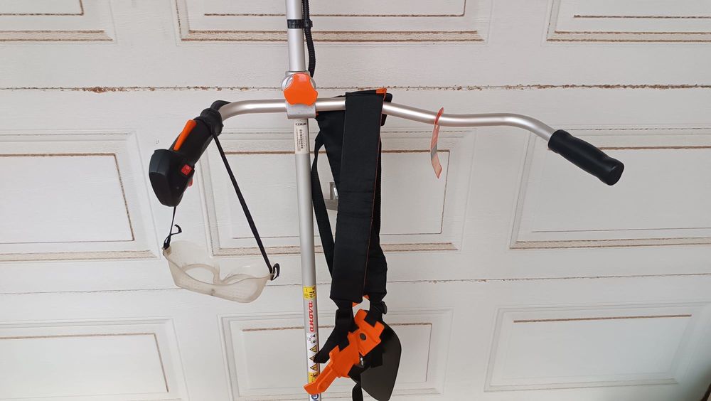 Roçadora a Gasolina Oleo-Mac D43B – Como Nova