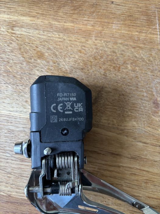Przerzutka przednia di2 Shimano 105 R7150