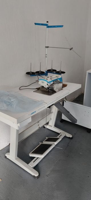 Overlock maszyna Jack e4