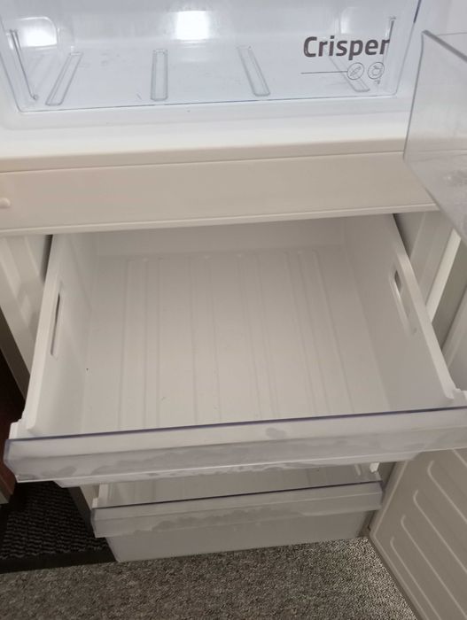 Lodówka Beko CSA240K30SN z zamrażalnikiem dolnym Srebrna