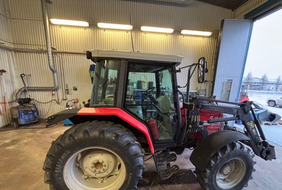 Massey Ferguson 6140 z ładowaczem 91KM