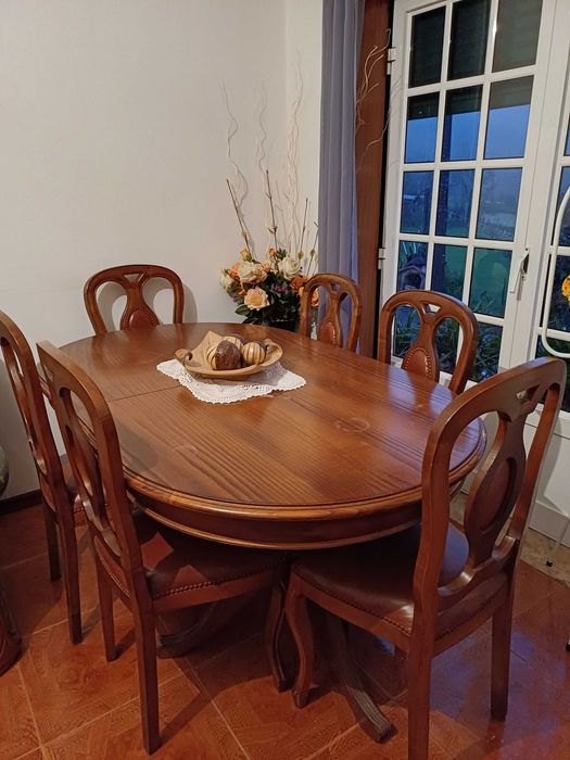 Mesa e 6 cadeiras