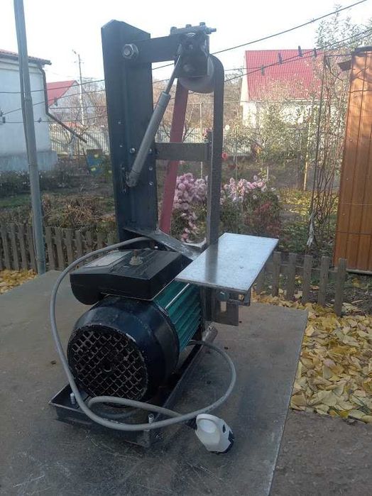 Гріндер для заточки інструмента та обробки різних матеріалів.