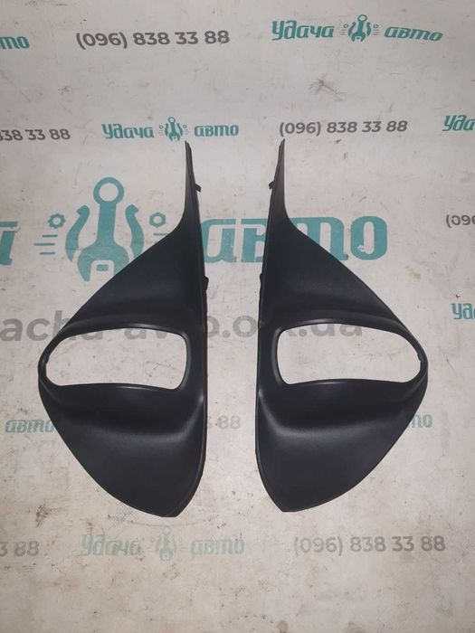 Рамка туманки  Toyota Prius Prime  8148147130 8148247130