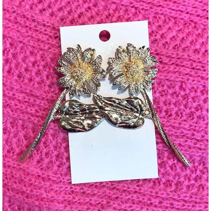 Серьги, серёжки цветок,цветочки,цветы,золотые серёжки гвоздики