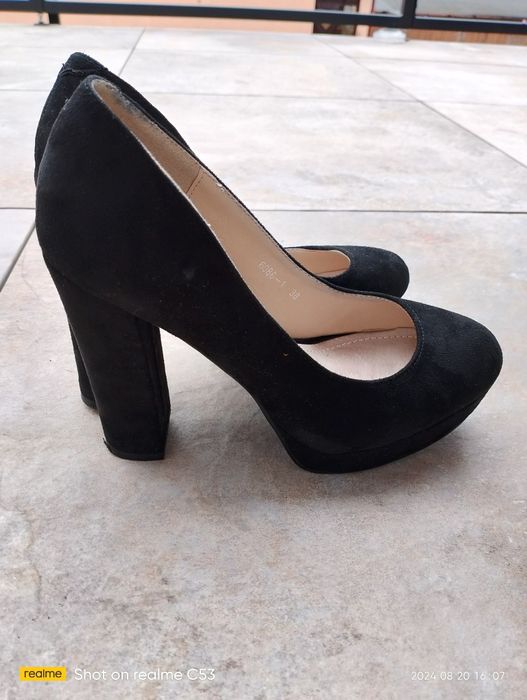 Buty zamszowe Vices na słupku 38