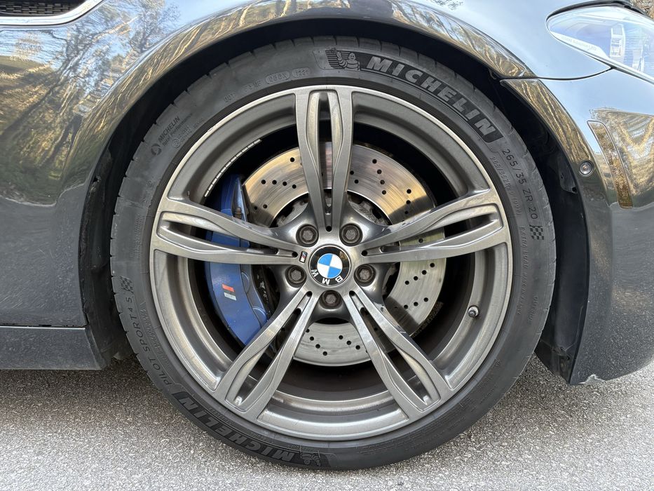 BMW M5 F10 PRETO