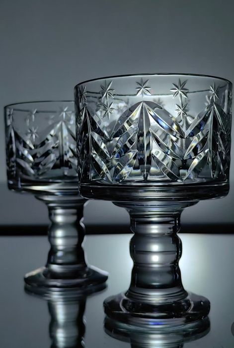 Бокалы стаканы рюмки цветное стекло хрусталь маслёнка сахарница винтаж