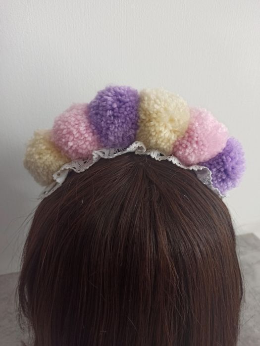 Обруч з помпонами лоліта