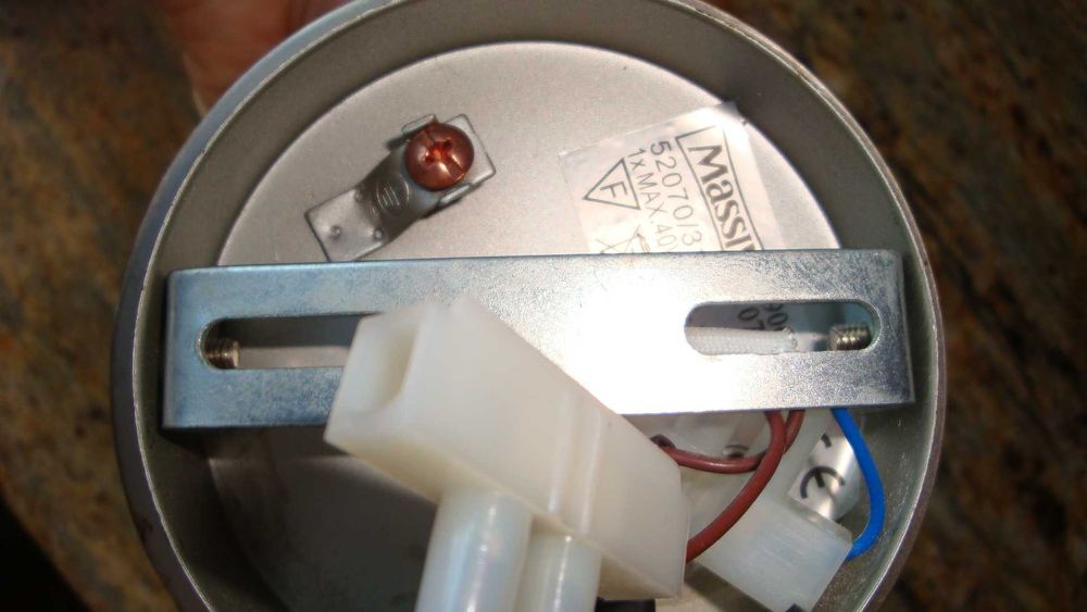 delikatny kinkiet ścienny