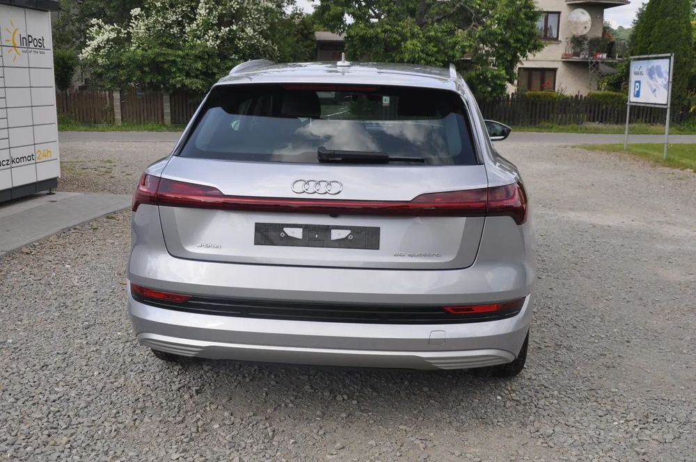 Audi e-tron s-line kamery 360 alkantara virtual kokpit ful led pneumatyka