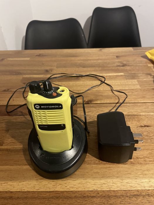 Rádio Motorola GP340 (não funciona, para peças)